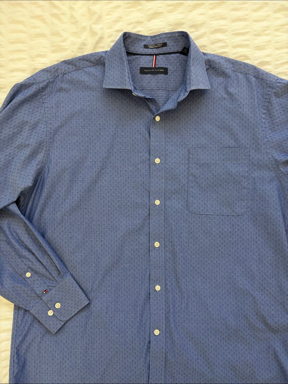 Tommy Hilfiger Men’s Wrinkle Resistant Long-Sleeve Dress Shirt. Reg Fit, Stretch